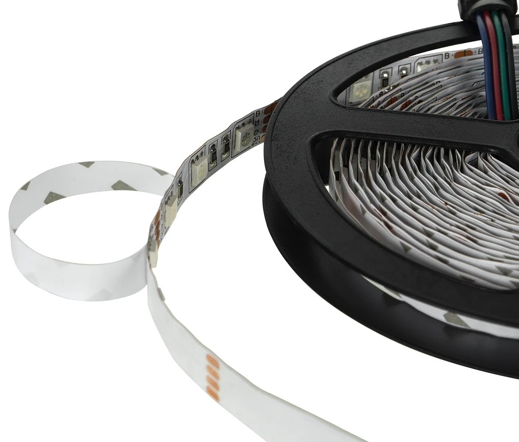 BERGE LED pásik - SMD 5050 - RGB - 5m - 60LED/m - 14,4 W/h - IP20 - s konektorom