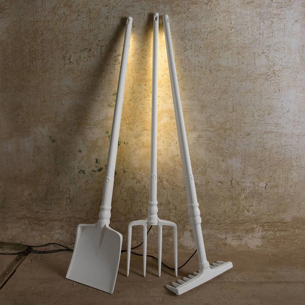 Karman Tobia – stojaca LED lampa v tvare hrablí