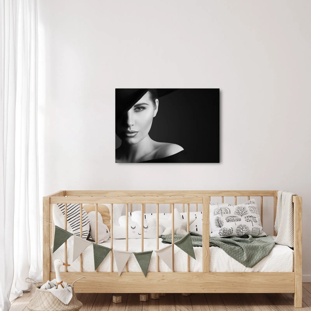 Obraz - Čiernobiely portrét ženy v klobúku (70x50 cm)