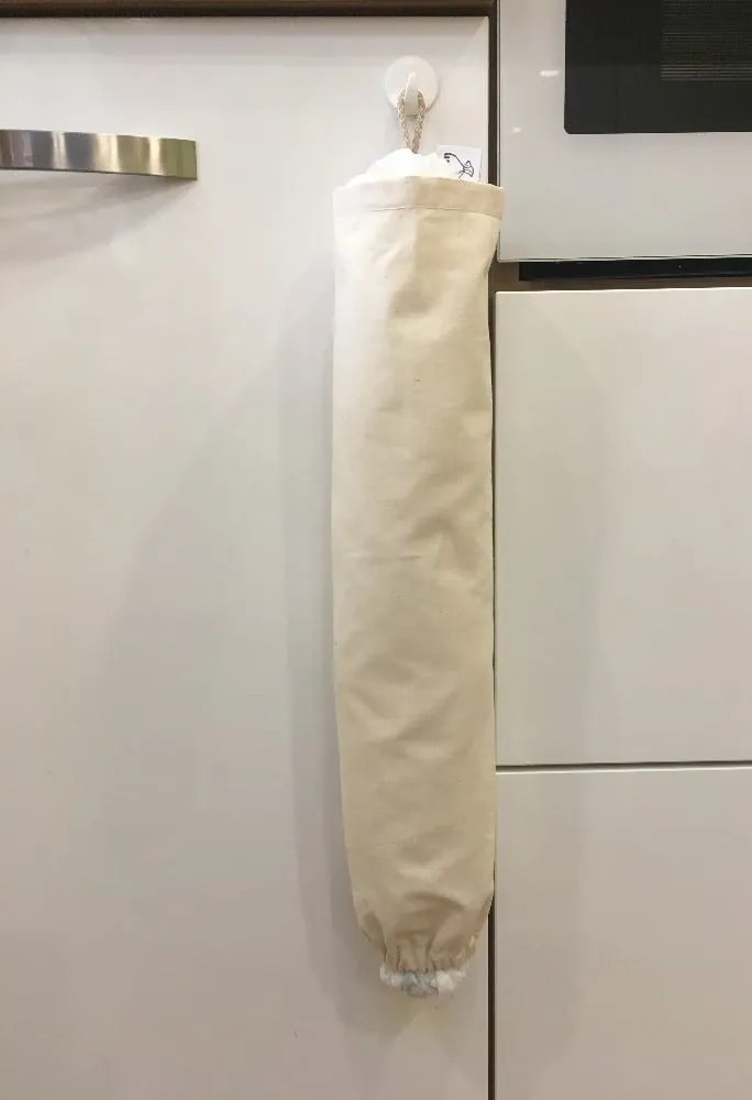 Vrecúško - organizér na plastové vrecká, režné s bodkou