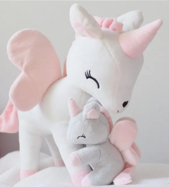 Plyšový jednorožec biely s menom Laura