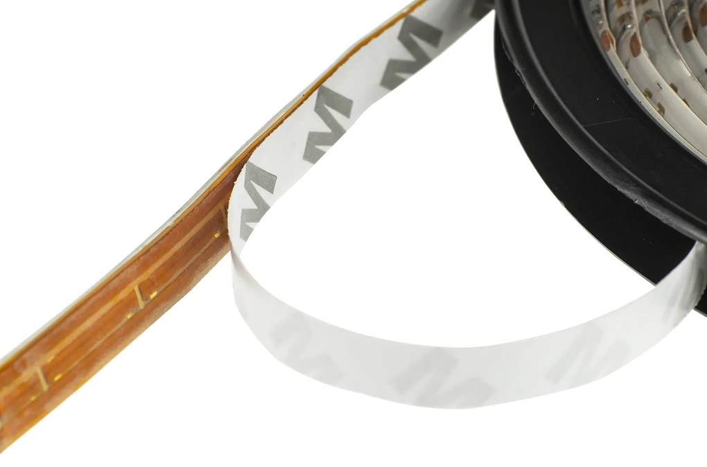 ECOLIGHT LED pásik - SMD 2835 - 5m - 60LED/m - 4,8 W/m - IP65 - studená biela
