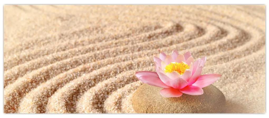 Obraz kameňa s kvetinou na piesku (120x50 cm)