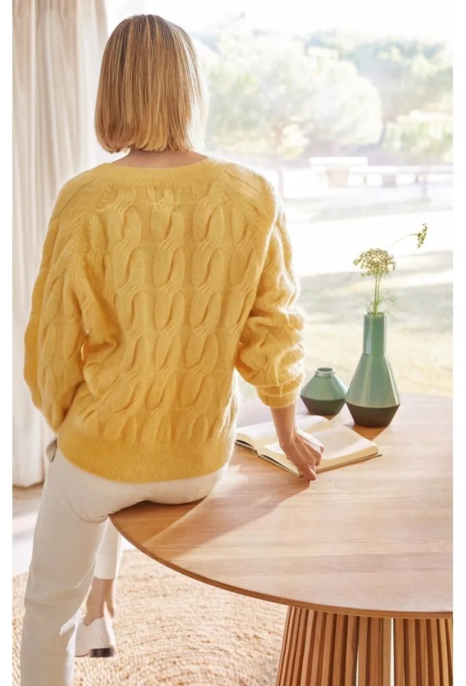 Jedálenský stôl z teakového dreva Kave Home Irune, ø 120 cm