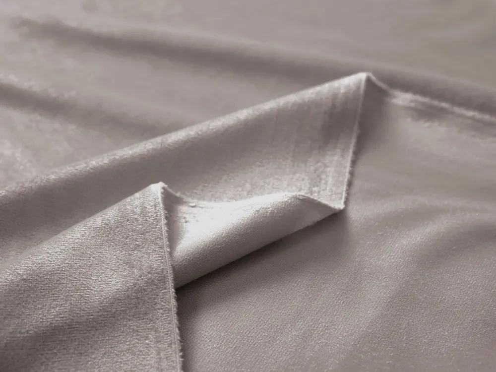 Biante Zamatový záves Velvet Prémium SVP-015 Latte - šírka 135 cm 135x230 cm