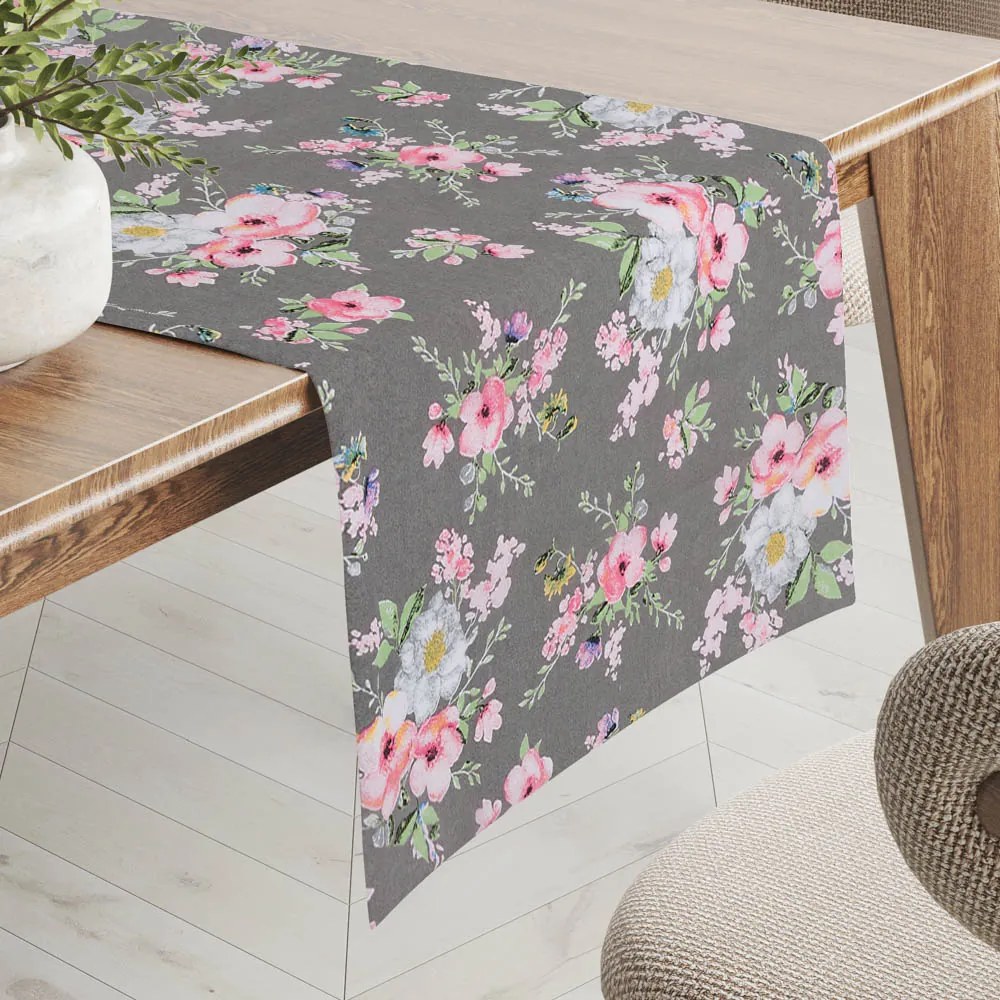 Biante Bavlnený behúň na stôl Sandra SA-553 Ružové kvety na sivom 45x120 cm