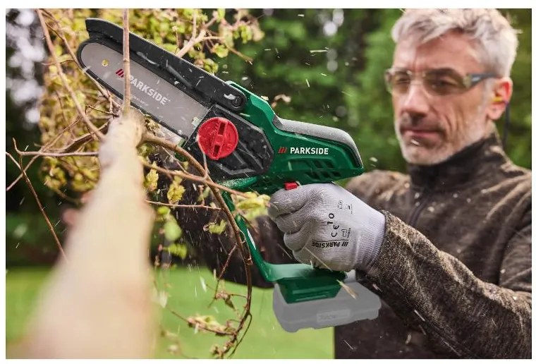 Parkside®  Aku reťazová píla Paghs 20-Li C3 + Akumulátor 20 V/4 Ah + Nabíjačka 20 V/4,5 A  (800011253)