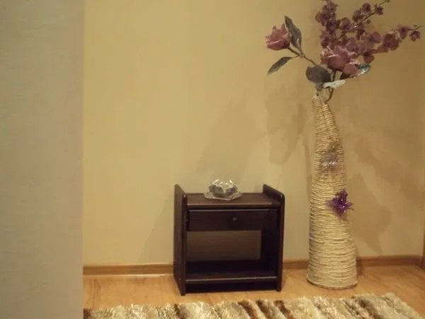 ComfortMatrace Nočný stolík z masívu ELIAS Barva: dub