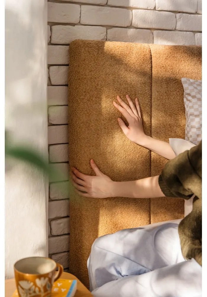 Čalúnená dvojlôžková posteľ s úložným priestorom s roštom 160x200 cm v horčicovej farbe Thessa Bold Line – Bonami Selection