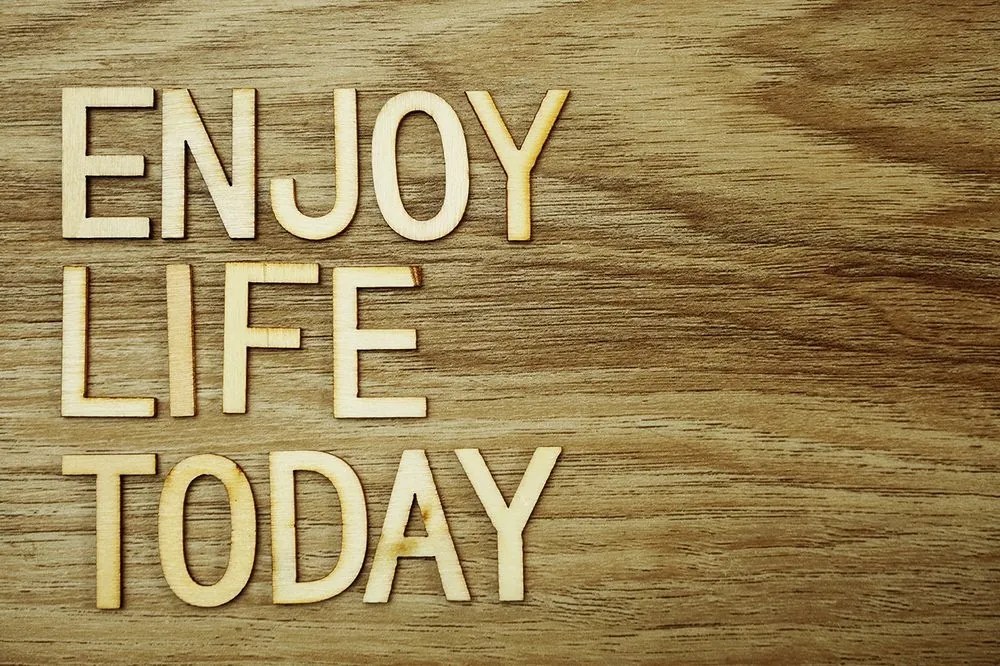 Samolepiaca tapeta s citátom - Enjoy life today - 150x100