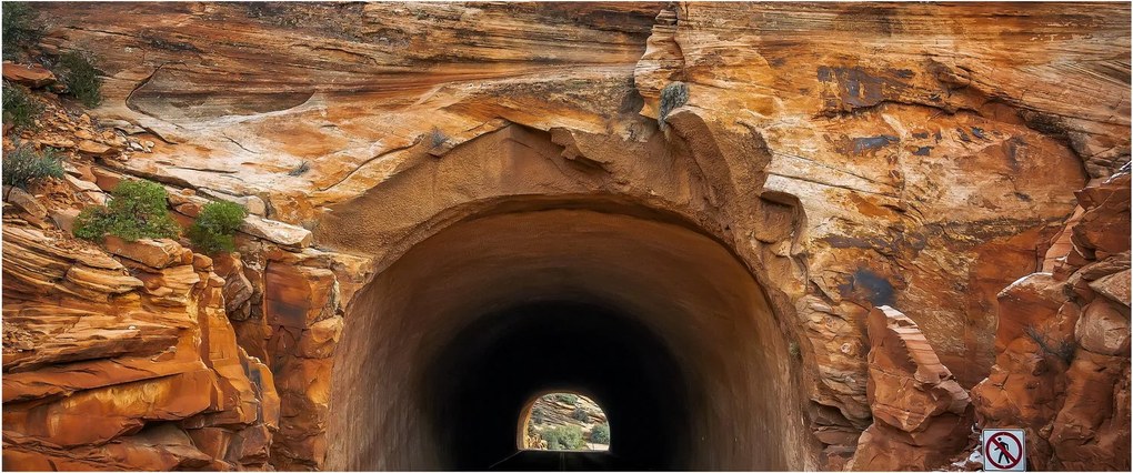 Obraz - tunel v skale (120x50 cm)