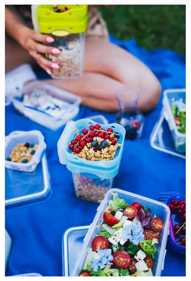 Zelená škatuľka na svačinu a obed s príborom, Vialli Design, 650ml+230m