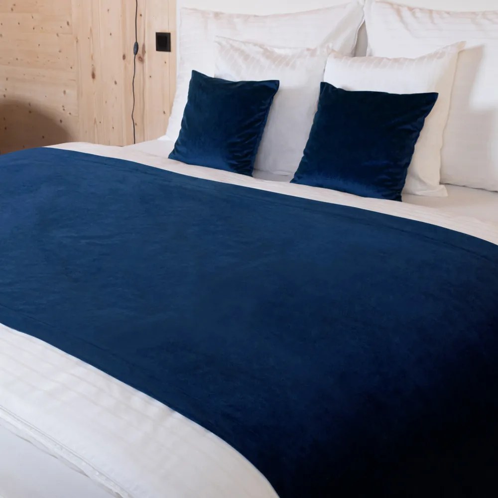 Biante Zamatový prehoz/behúň na posteľ Velvet Prémium SVP-036 Námornícka modrá 60x300 cm