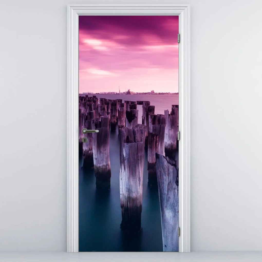 Fototapeta na dvere - Drevené koly (95x205cm)