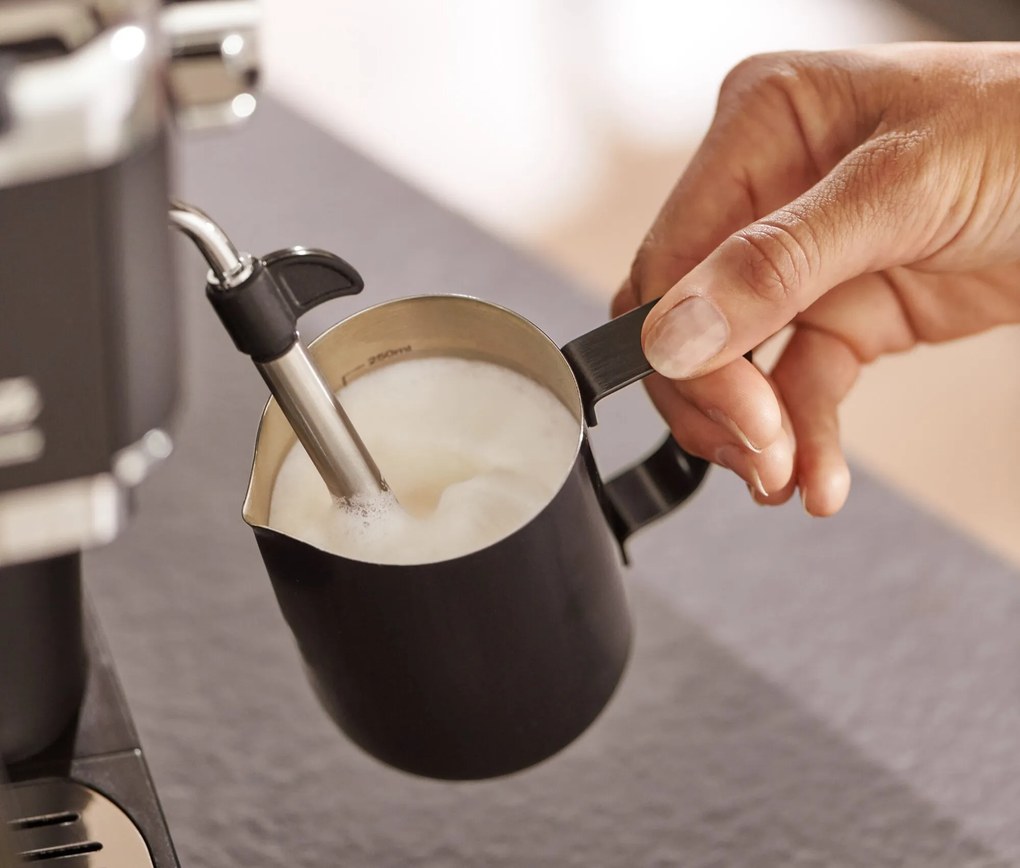 Kanvička na mlieko, ušľachtilá oceľ