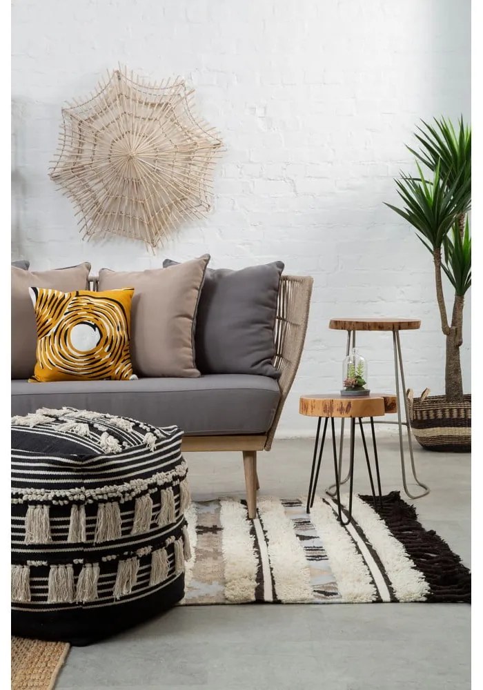 Odkladací stolík s doskou z akácie 46x48 cm Nandri – Premier Housewares