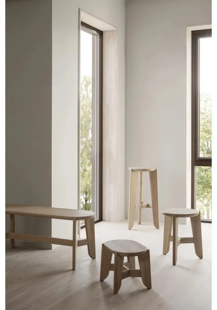 Barová stolička z dubového dreva v prírodnej farbe (výška sedadla 75 cm) Eli – Blomus