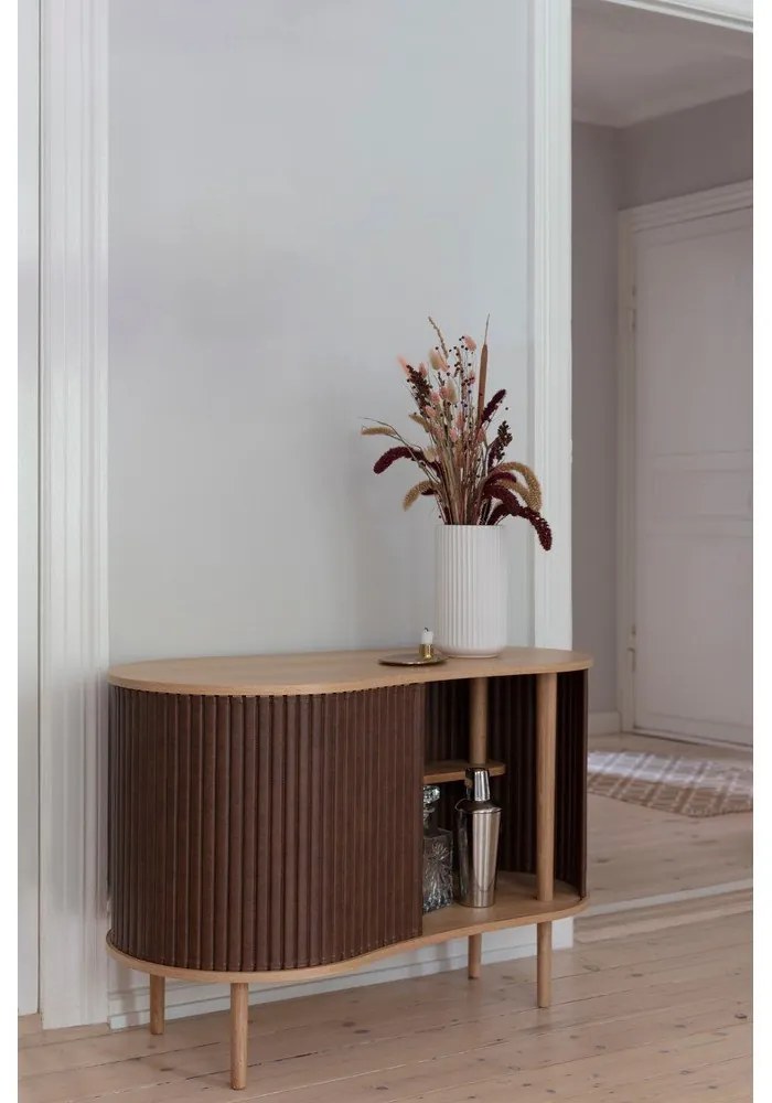 Nízka komoda v dekore duba v hnedo-prírodnej farbe s posuvnými dverami 100x67 cm Audacious – UMAGE