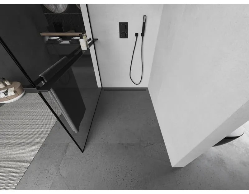 Mexen Kioto+, sprchová zástena s poličkou a držiakom na uteráky 120 x 200 cm, 8mm sklo číre sklo vzor čierny rám, čierny profil, 800-120-121-70-70