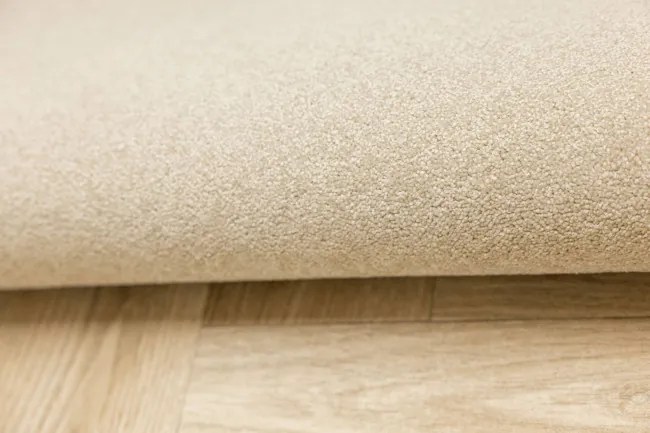 Metrážny koberec Sheraton 74 krémový