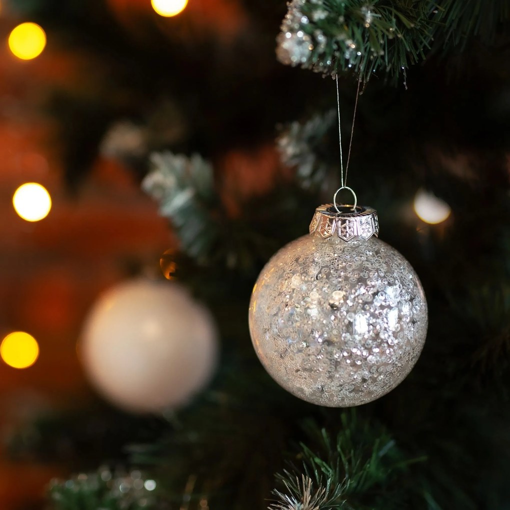 Sada vánočních baněk BOMBKI 30 ks bílo-stříbrná