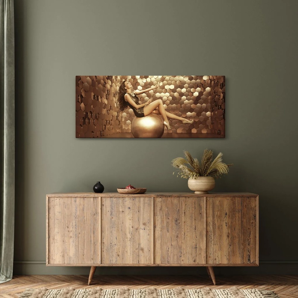 Obraz ženy v zlatej miestnosti (120x50 cm)