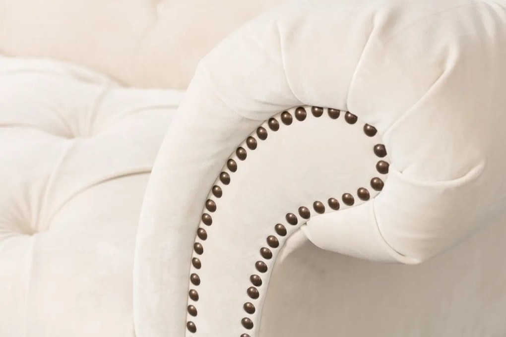 Pohovka Chesterfield Glamour Velvet Cream pre 3 osoby.