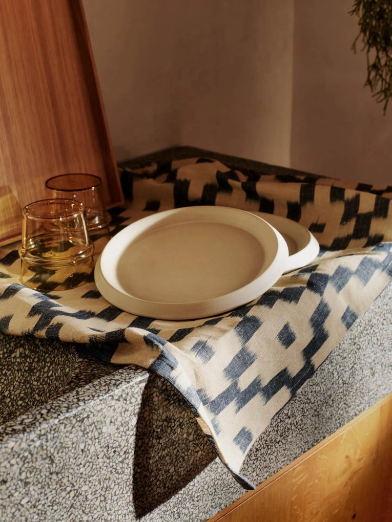 Ferm Living Kameninový tanier Erena Cream Ø 22 cm