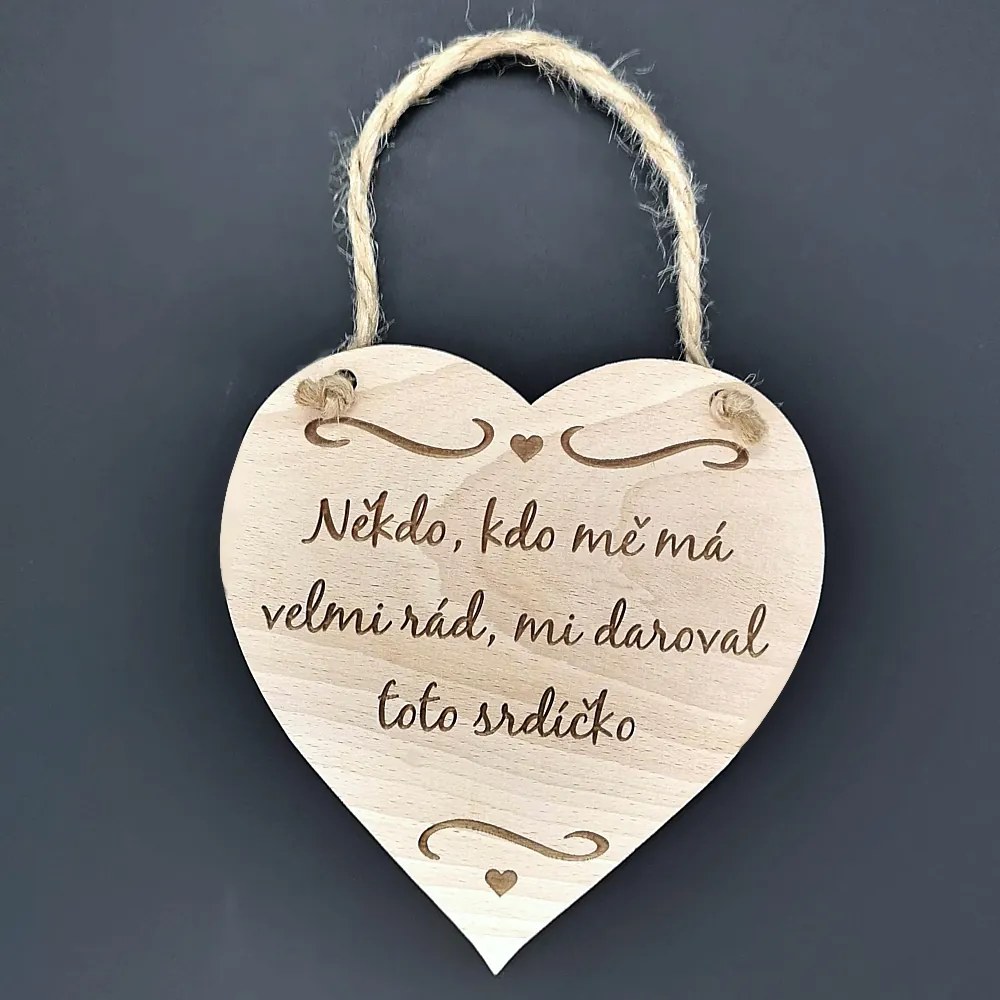 AMADEA Drevené srdce s textom Niekto, kto ma má veľmi rád..., masívne drevo, 16 x 15 cm