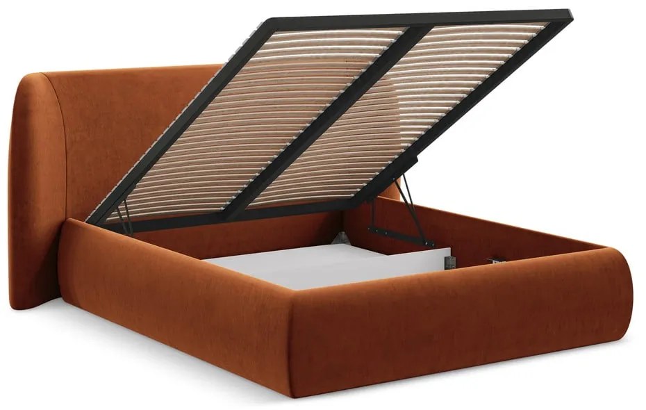 Čalúnená dvojlôžková posteľ v terakotovej farbe s úložným priestorom s roštom 140x200 cm Hauke – Makamii