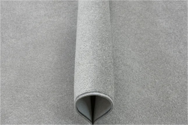 Metrážny koberec GALAXY 72 strieborný