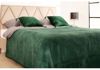 Vrchná prikrývka na posteľ prešívaná s motívom listov zelená FERN 240 x 260 cm