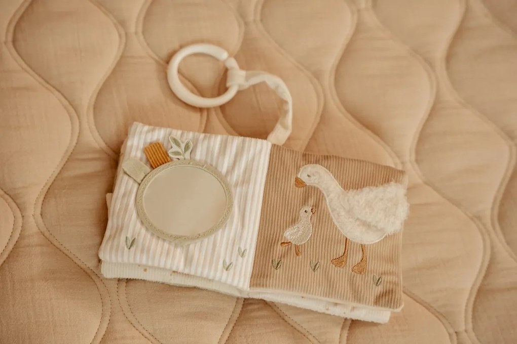 Závesná textilná knižka s aktivitami Newborn Naturals