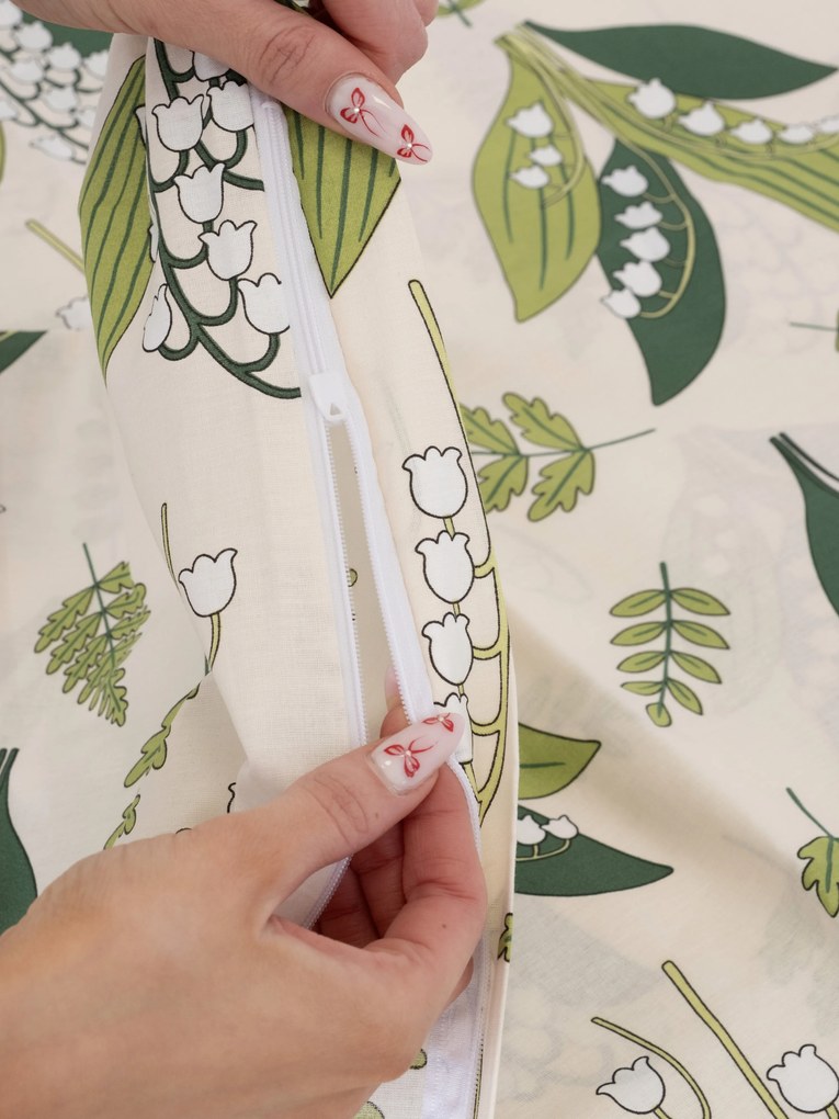 Bavlnená obliečka na vankúš Renforcé 40 × 40 cm - Konvalinky prírodné