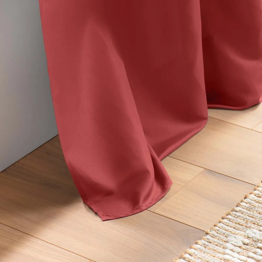 Červený záves z mikrovlákna 140x260 cm Absolu – douceur d'intérieur