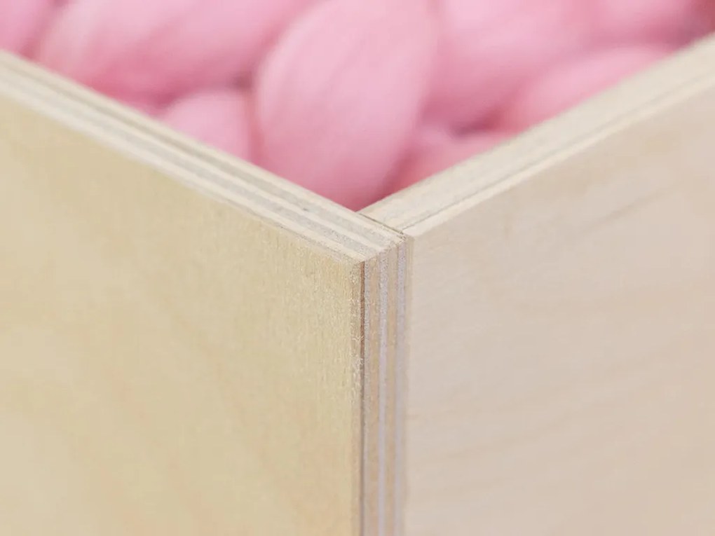 Ružový drevený úložný box DICE s číslami v štýle hracej kocky - Päťka