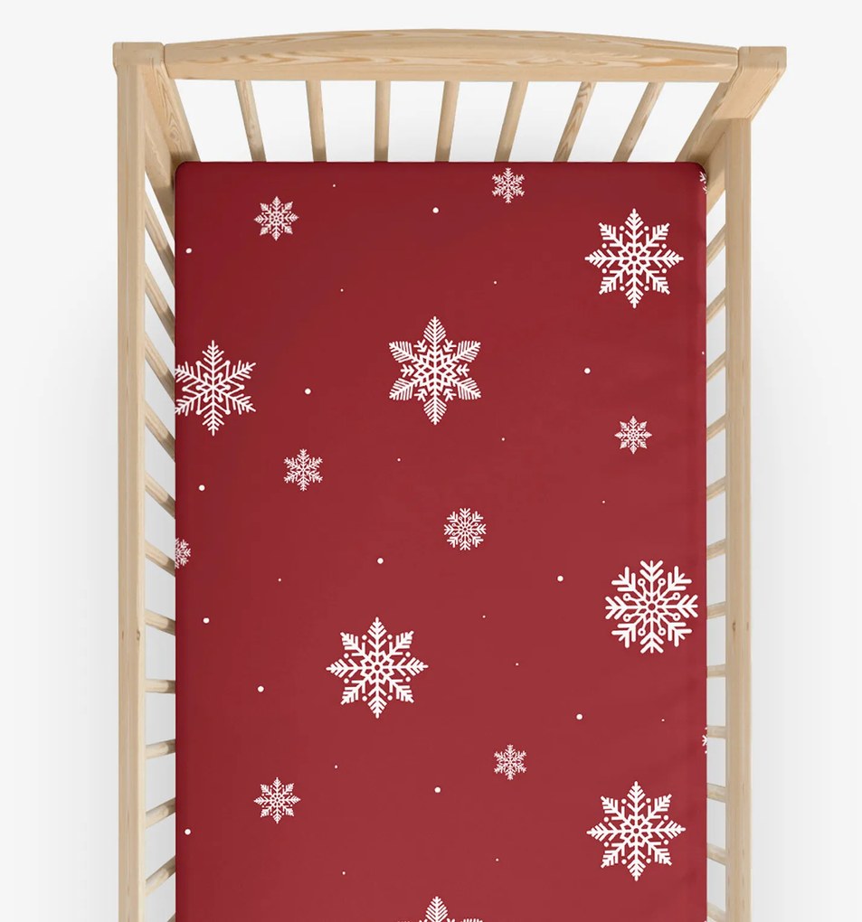 Goldea vianočná bavlnená napínacia plachta do detskej postieľky - snehové vločky na červenej 60 x 120 cm