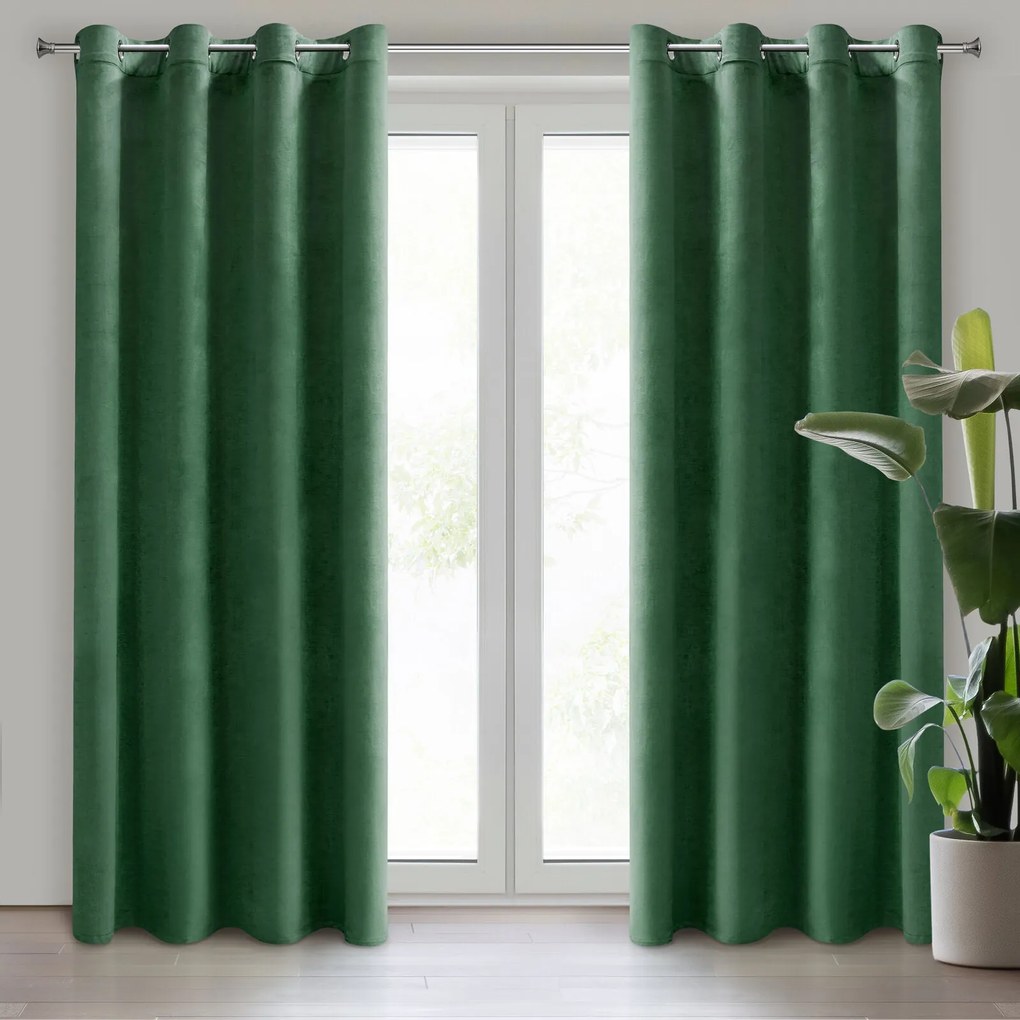 ZATEMŇOVACÍ ZÁVES NA KRÚŽKOCH DARLA SADA 2KS 140X250 CM TMAVOZELENÁ