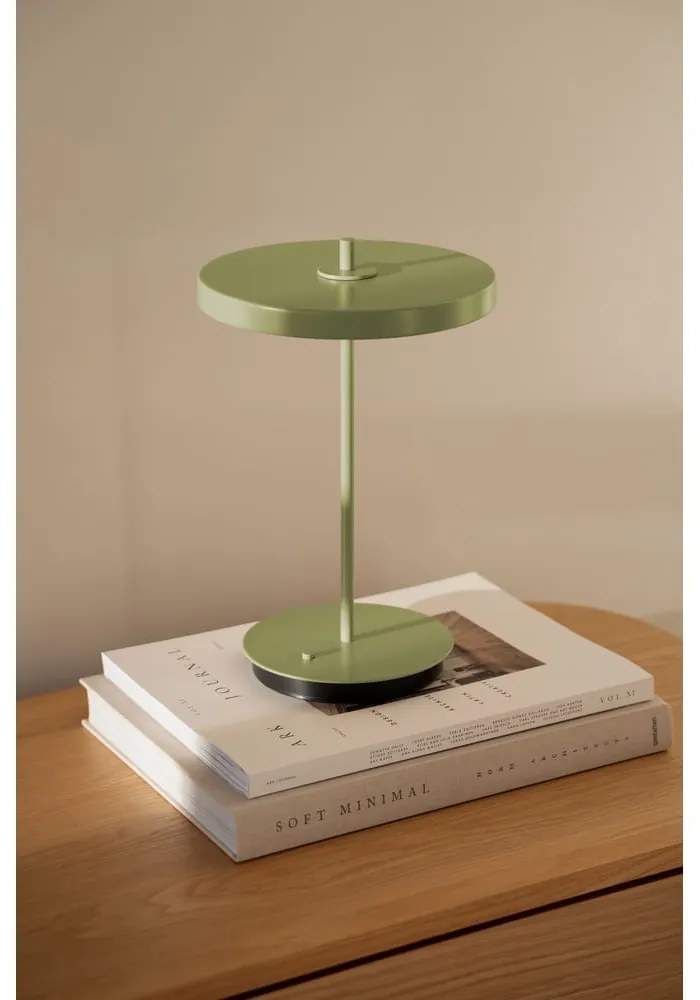 Zelená kovová LED stolová lampa s kovovým tienidlom (výška 31 cm) Asteria Move – UMAGE