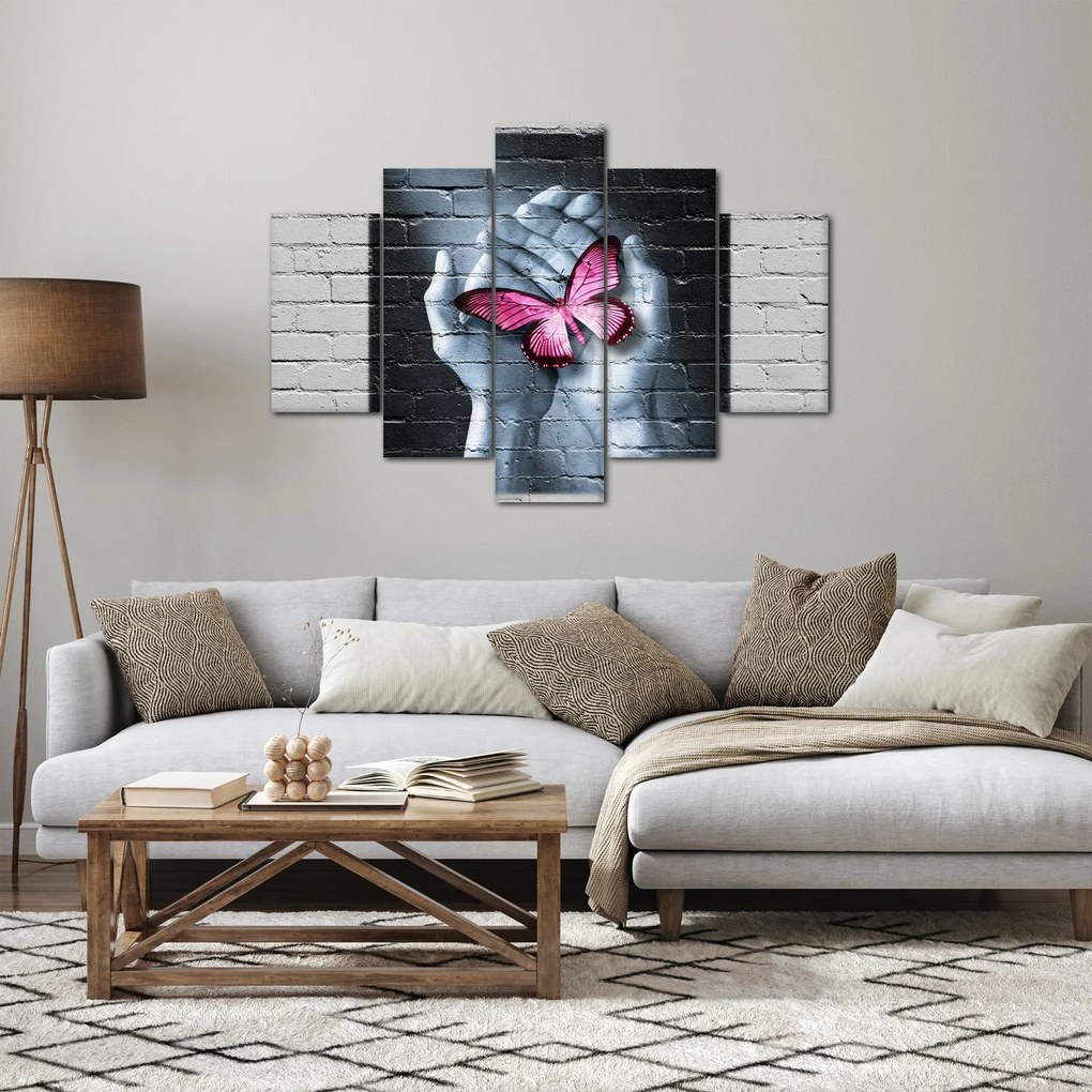 Obraz - Ružový motýľ v stene (150x105 cm)