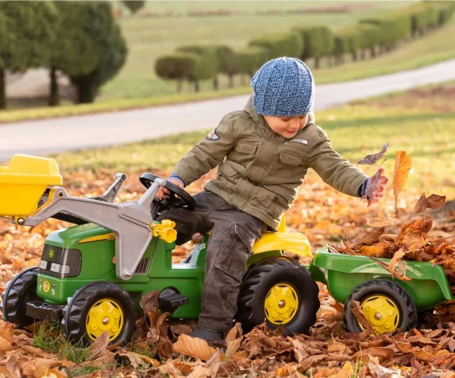 Šlapací traktor John Deere s prívesom a lyžicou Rolly Toys 023110