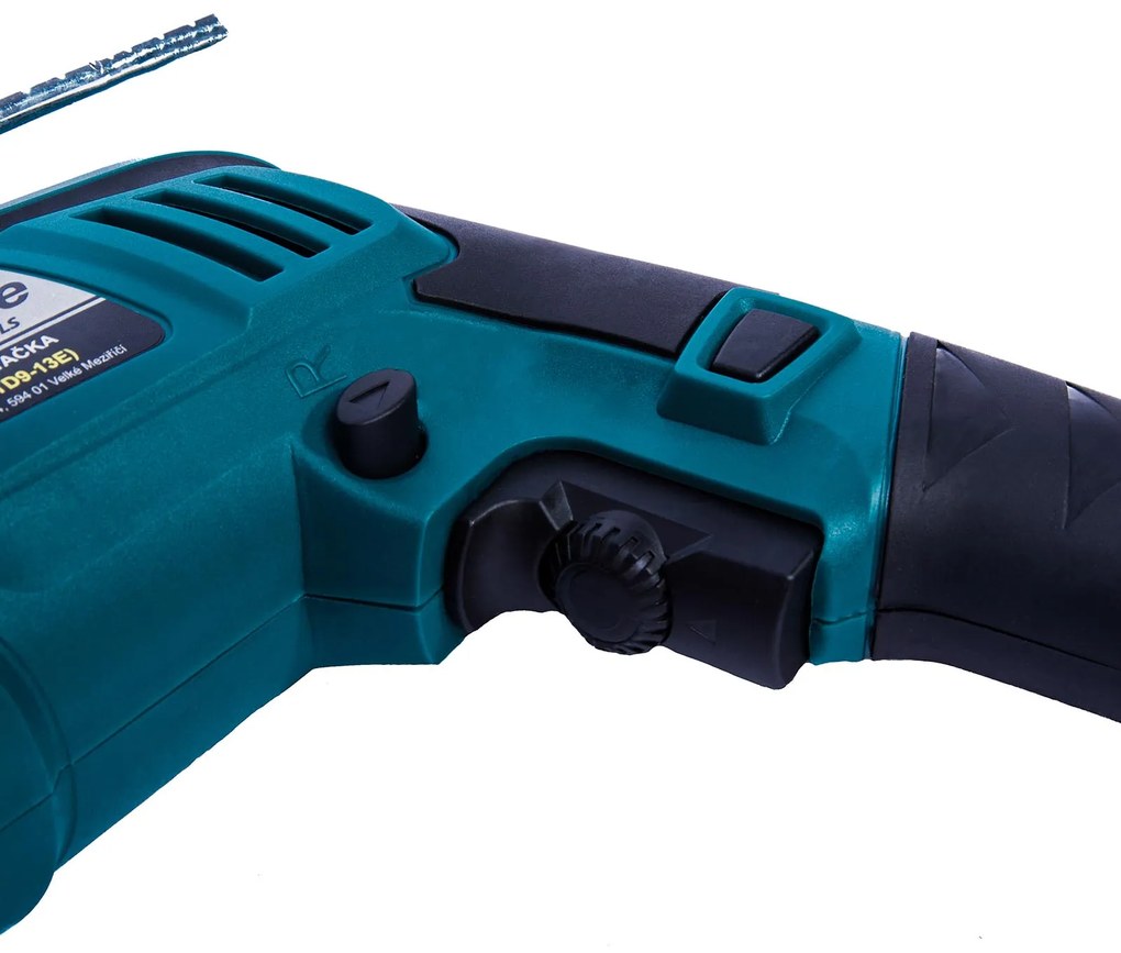 XTline Vŕtačka s príklepom 900W