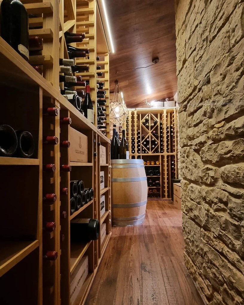 Expovinalia Regál na šampaňské CANEDO CHAMPAGNE Materiál a odstín: Borovice s černým nátěrem