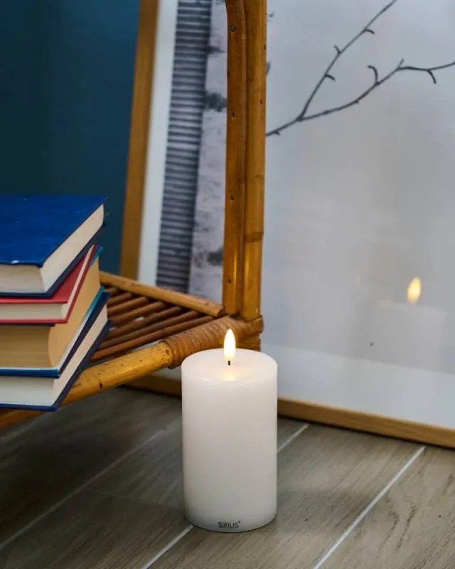 SIRIUS Dobíjacia LED sviečka Sille, biela, 7,5 x 12,5 cm