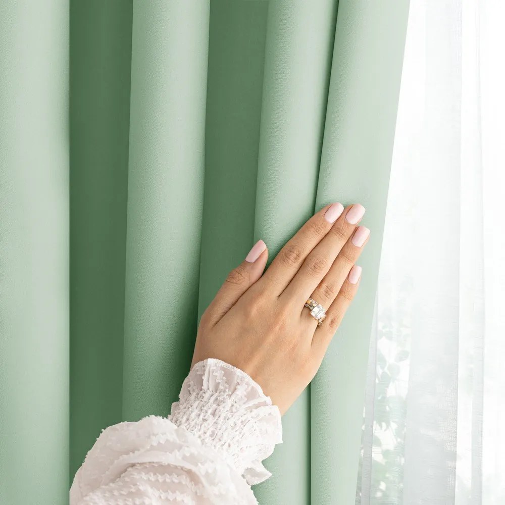 Dimout záves v mentolovej farbe 140x250 cm Carli Tie – Restilo