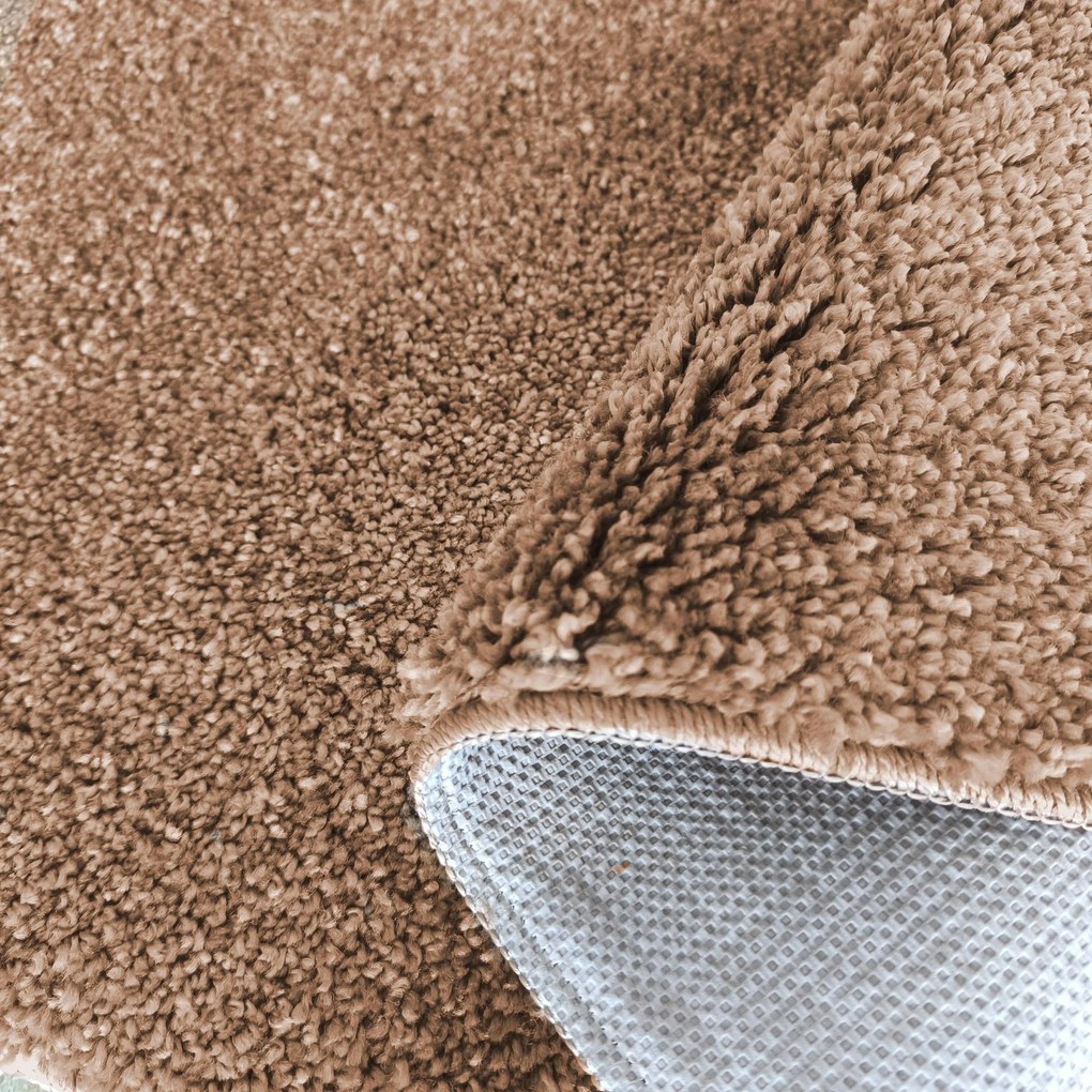 DY Obdĺžnikový hnedý shaggy koberec Kamel Rozmer: 80x150 cm