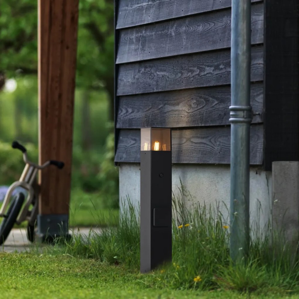 Moderné vonkajšie stĺpikové svietidlo čierne s dymovým sklom 50 cm so súmrakovým senzorom IP44 - Dánsko