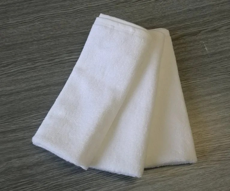Dobrý Textil Malý hotelový uterák 30x50 - Bílá | 30 x 50 cm