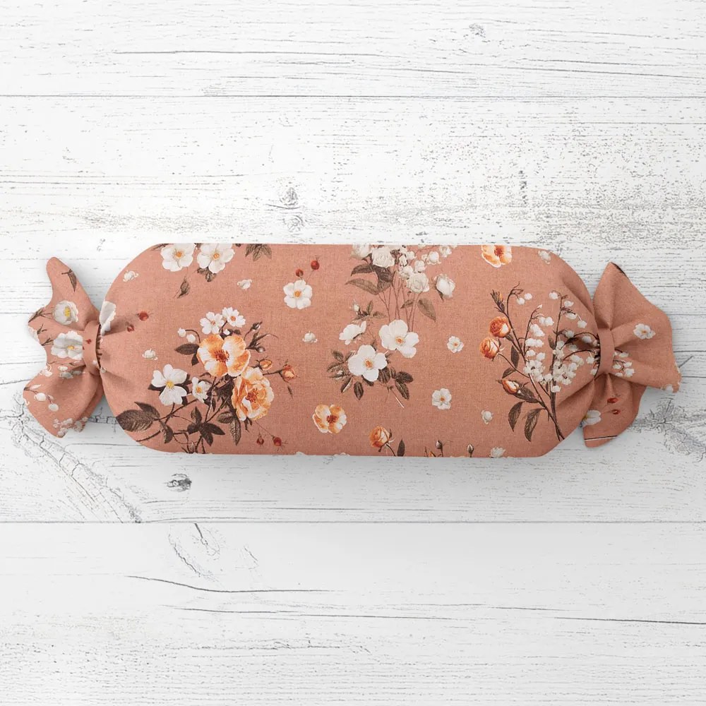 Biante Vankúš valec bonbon Sandra SA-738 Ruže a konvalinky na hnedoružovom 15x60 cm