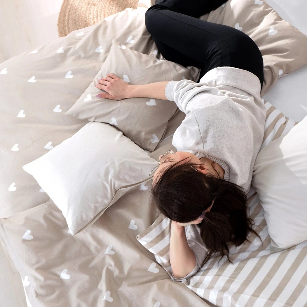 Goldea bavlnené posteľné obliečky - srdiečka na latte s prúžkami 240 x 220 a 2ks 70 x 90 cm